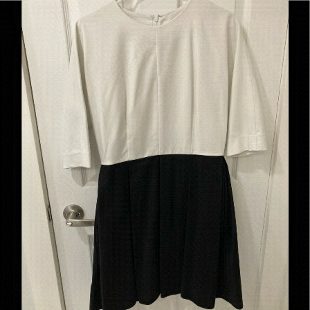 𝅺GAP COLOUR BLOCK BLACK and WHITE DRESS - Size 8